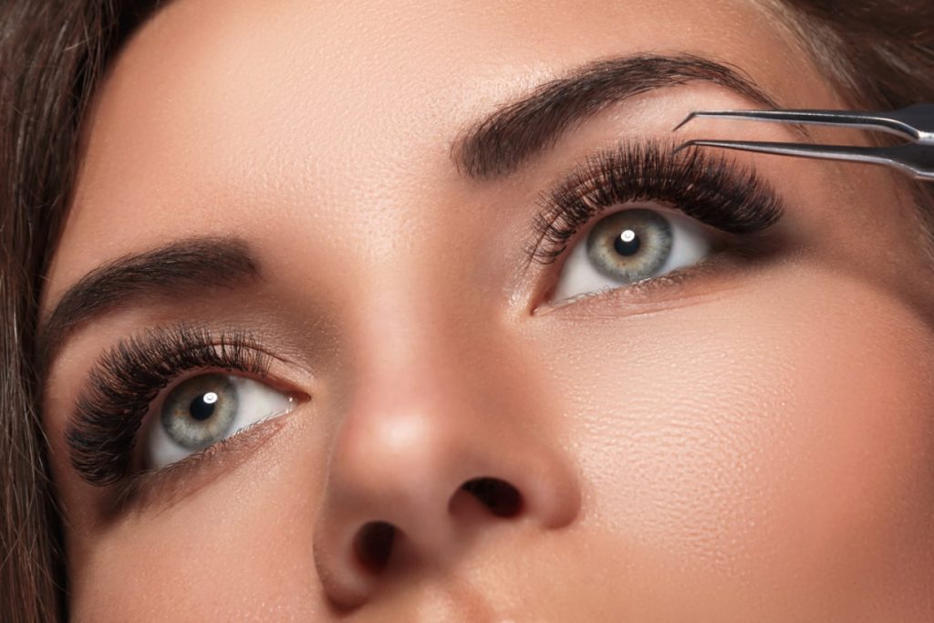 Enhancing Your Look: Eyelash Extensions as the Latest Fashion Trend