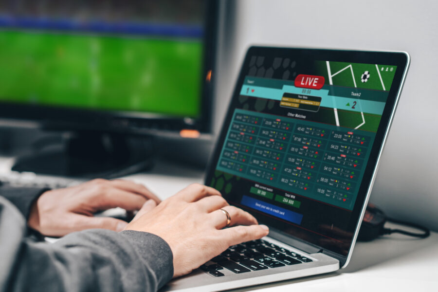 Live Bets: A Dynamic Approach to Real-Time Decision Making