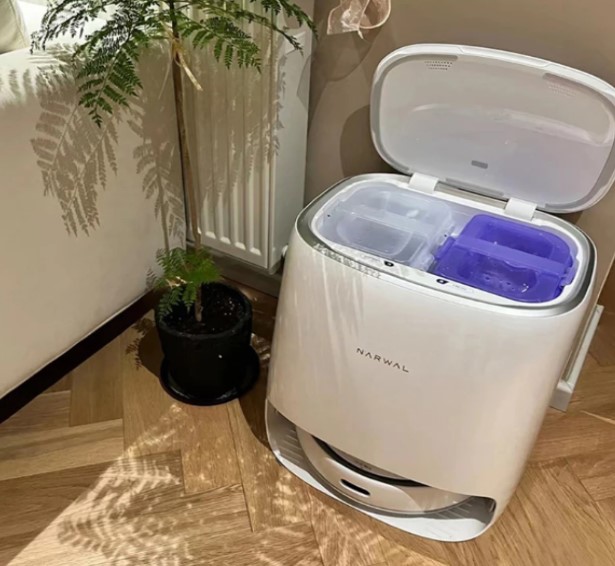 How a Mopping Robot Reduces Water Waste