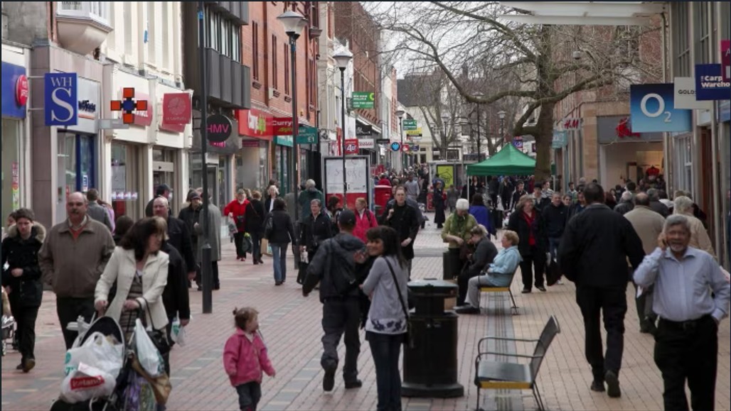 How Do Salaries in Swindon Compare To The Rest of The UK?
