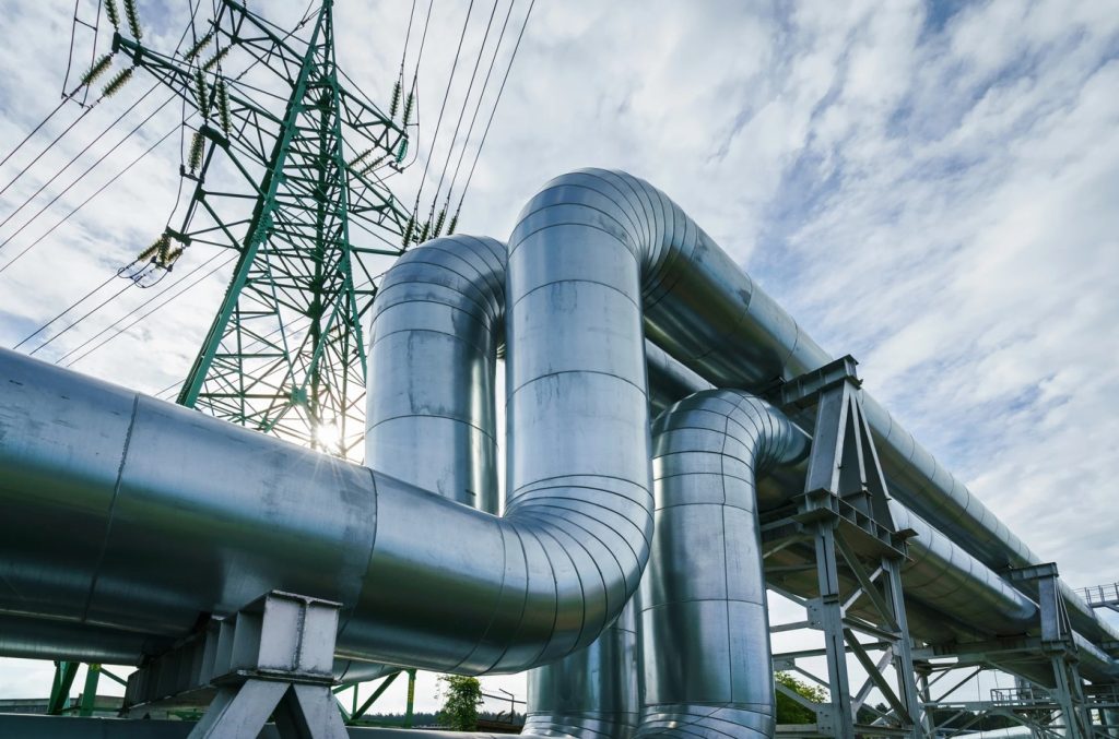 Pipelines & Refineries: Tracking Energy Giants on the Market